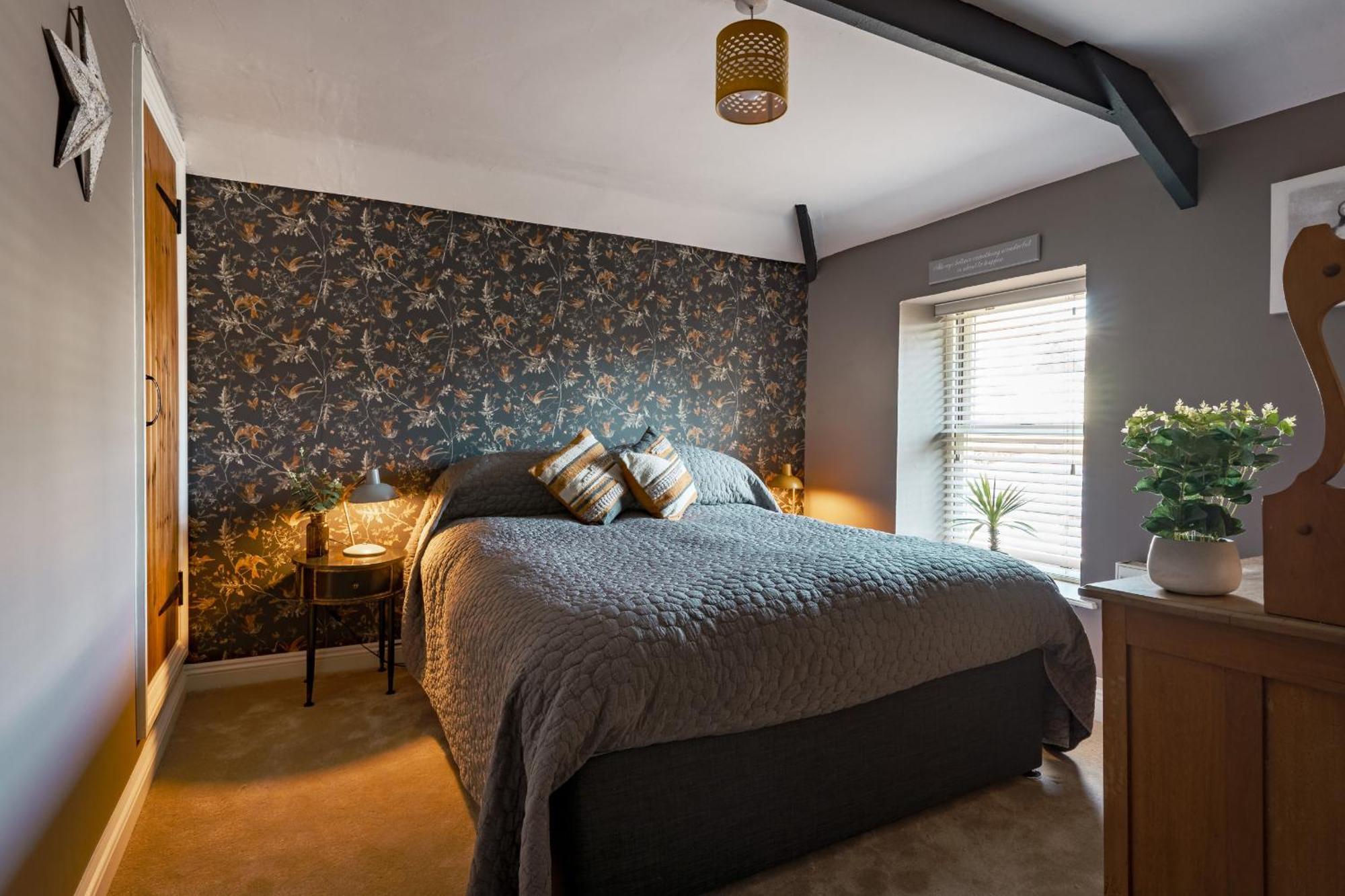 The - Characterful, Coastal Family With New Hot Tub Dawlish