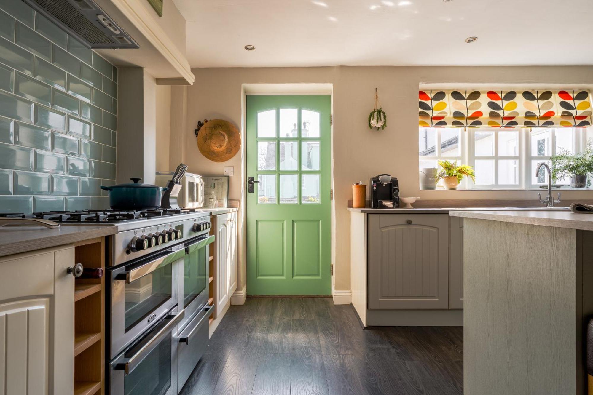 The - Characterful, Coastal Family With New Hot Tub * Dawlish