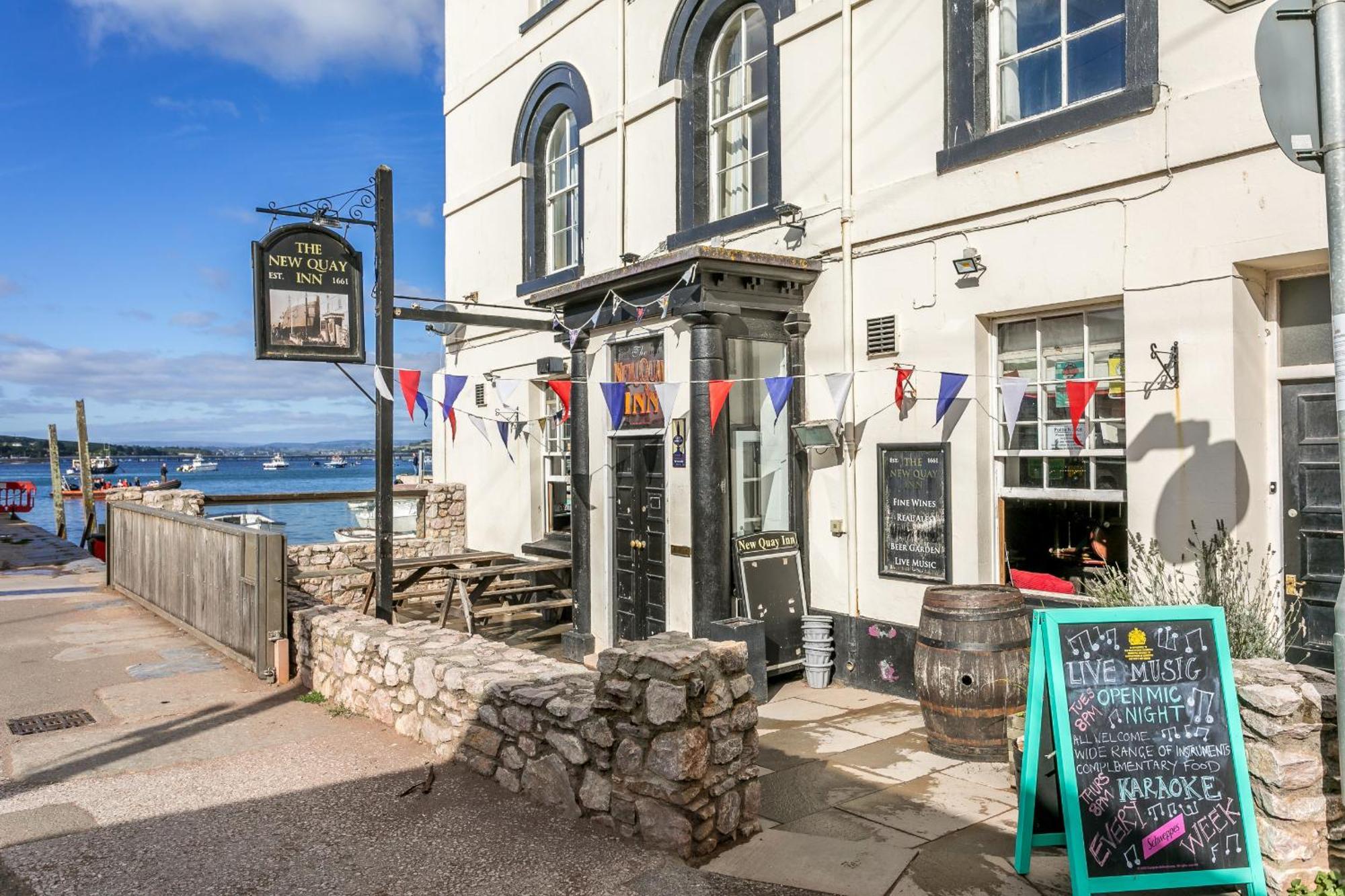 The - Characterful, Coastal Family With New Hot Tub Dawlish