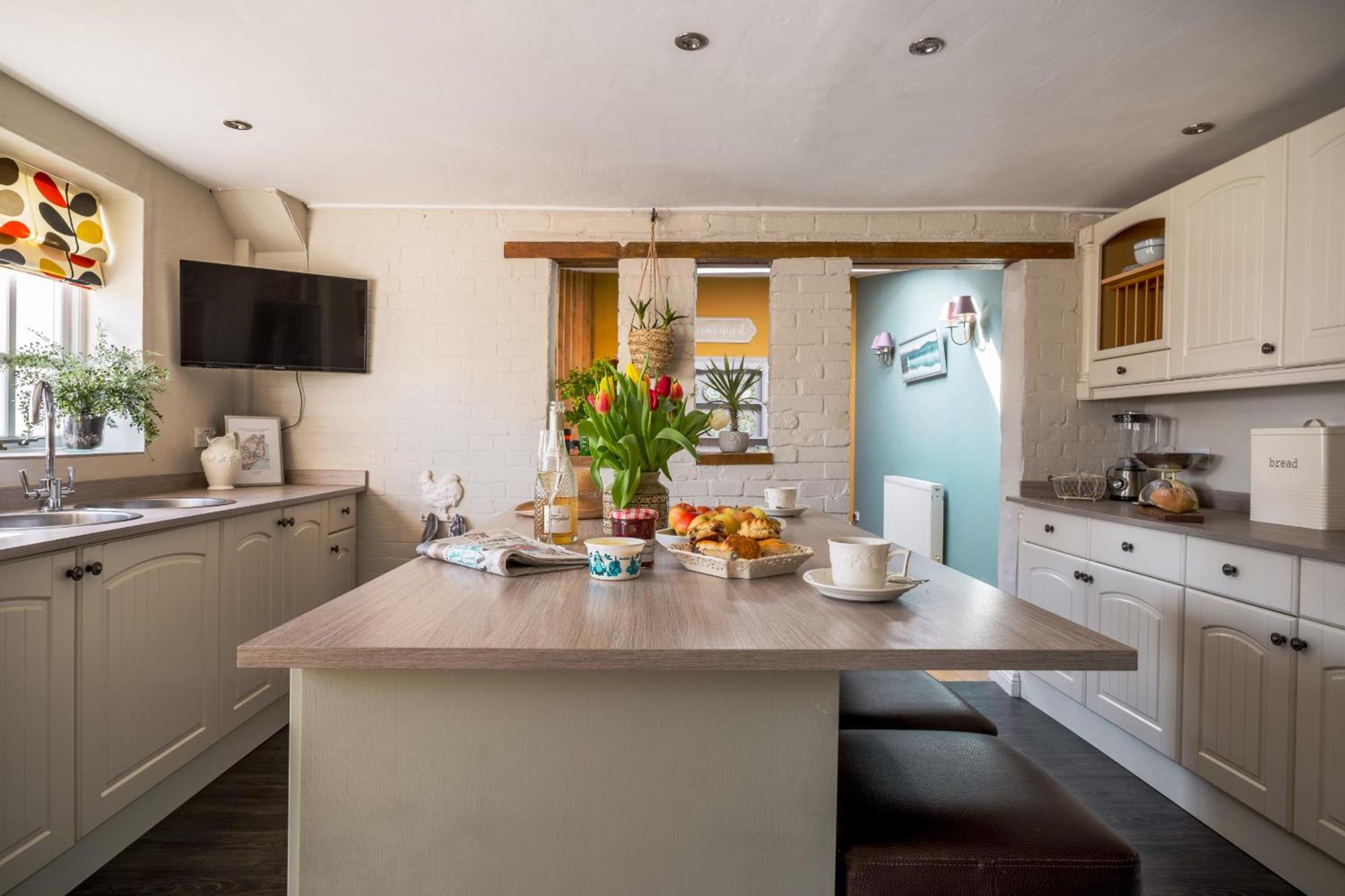 The - Characterful, Coastal Family With New Hot Tub * Dawlish