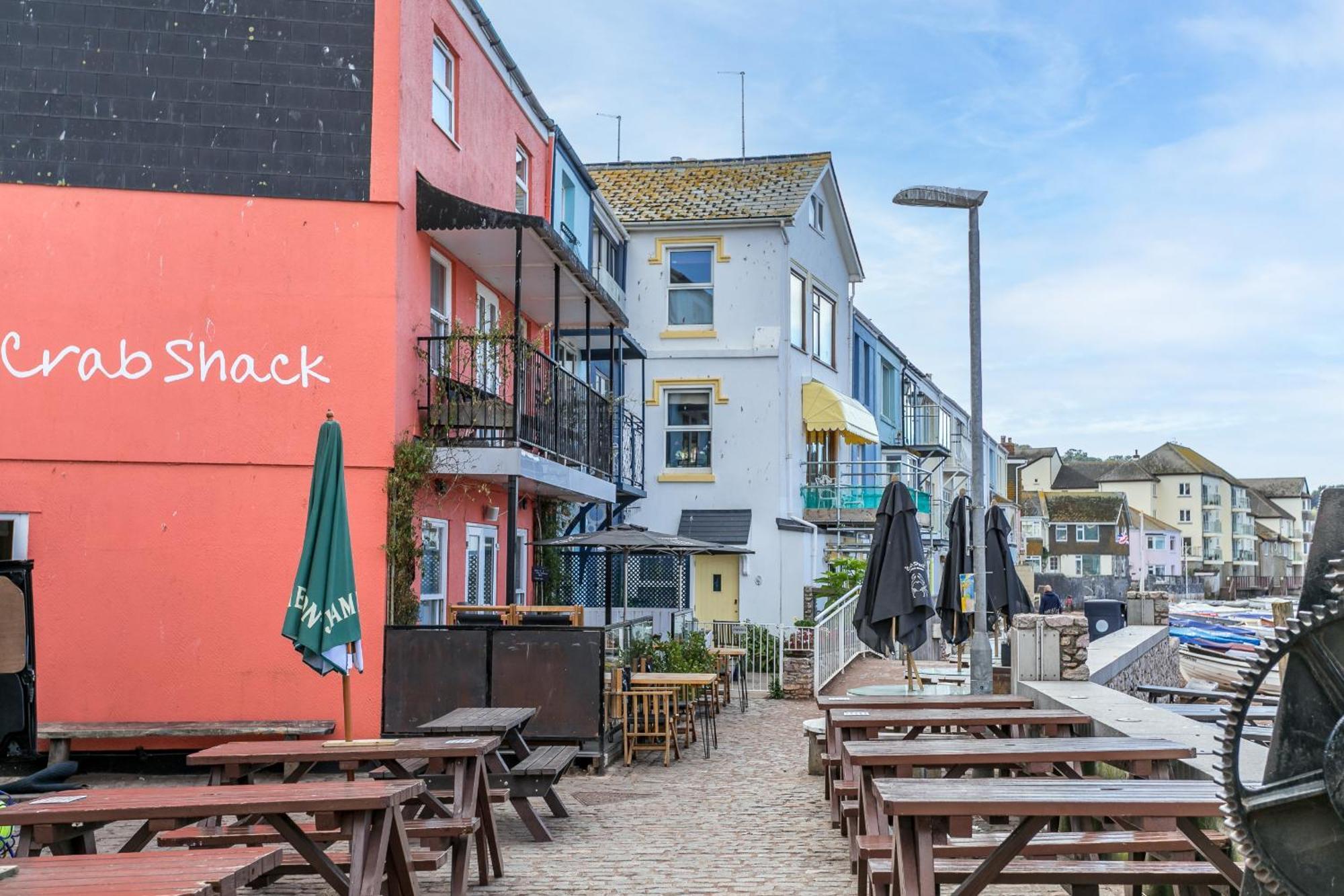The - Characterful, Coastal Family With New Hot Tub Holiday home Dawlish