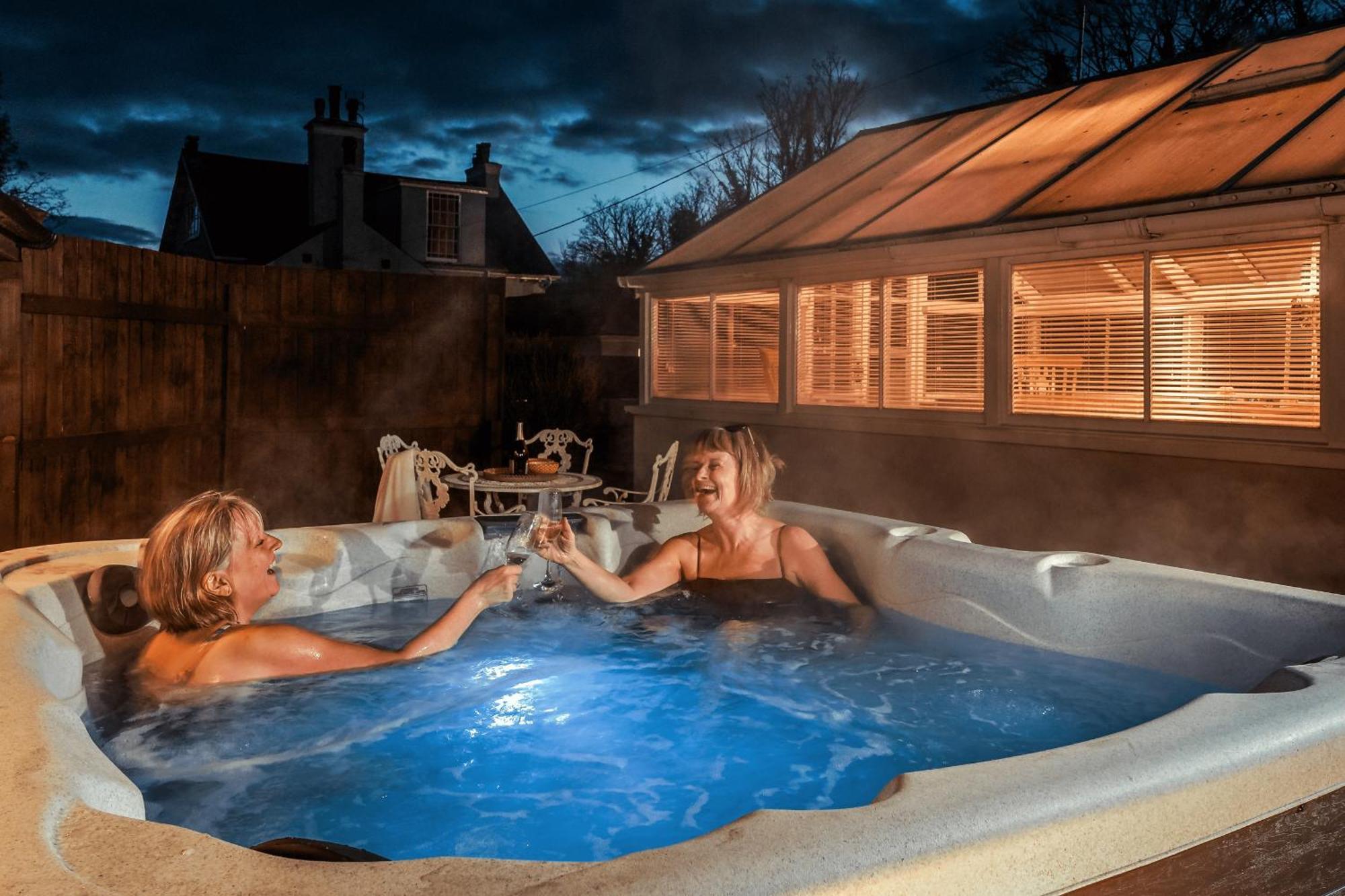 The - Characterful, Coastal Family With New Hot Tub