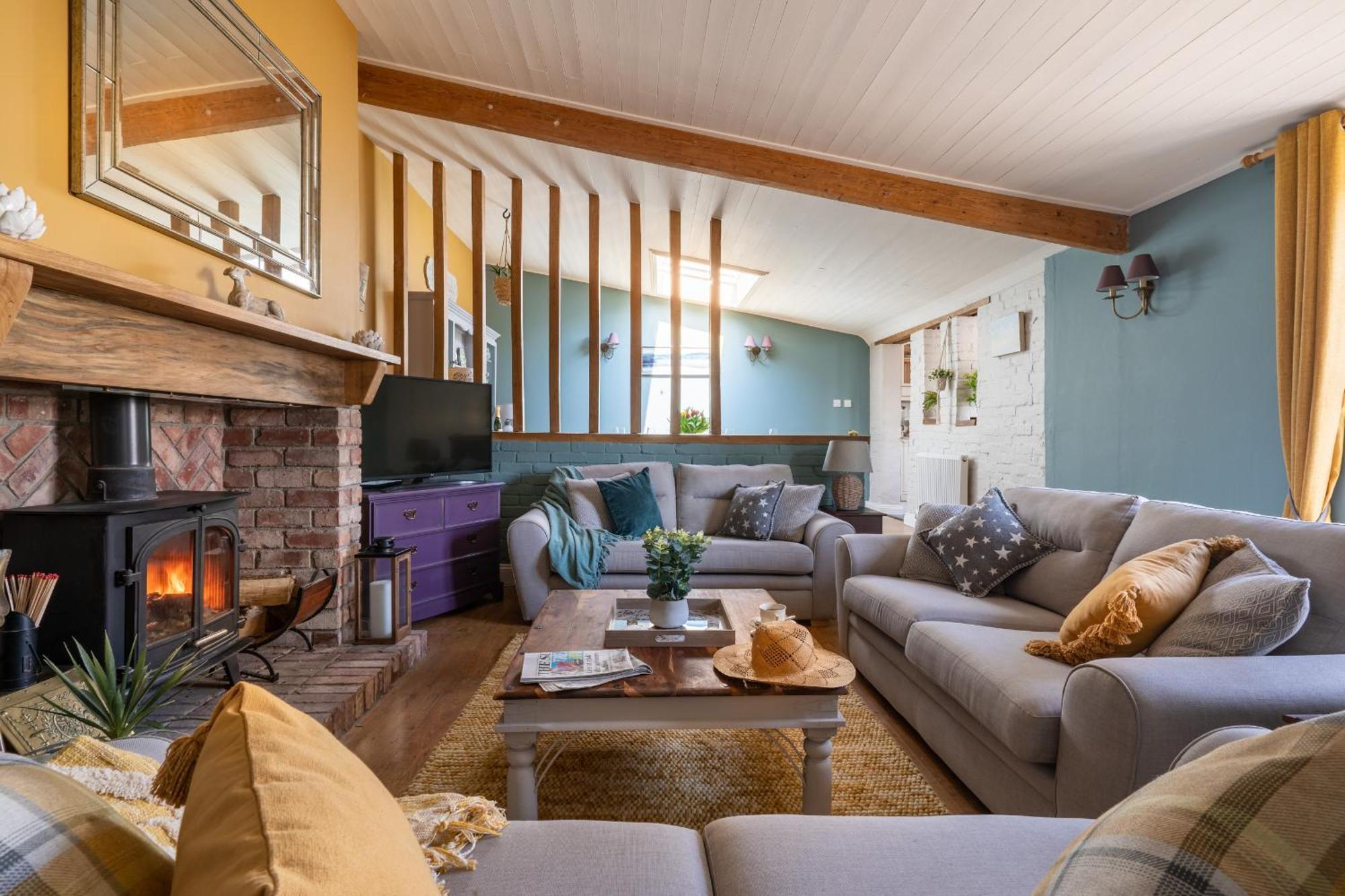 The - Characterful, Coastal Family With New Hot Tub Holiday home Dawlish