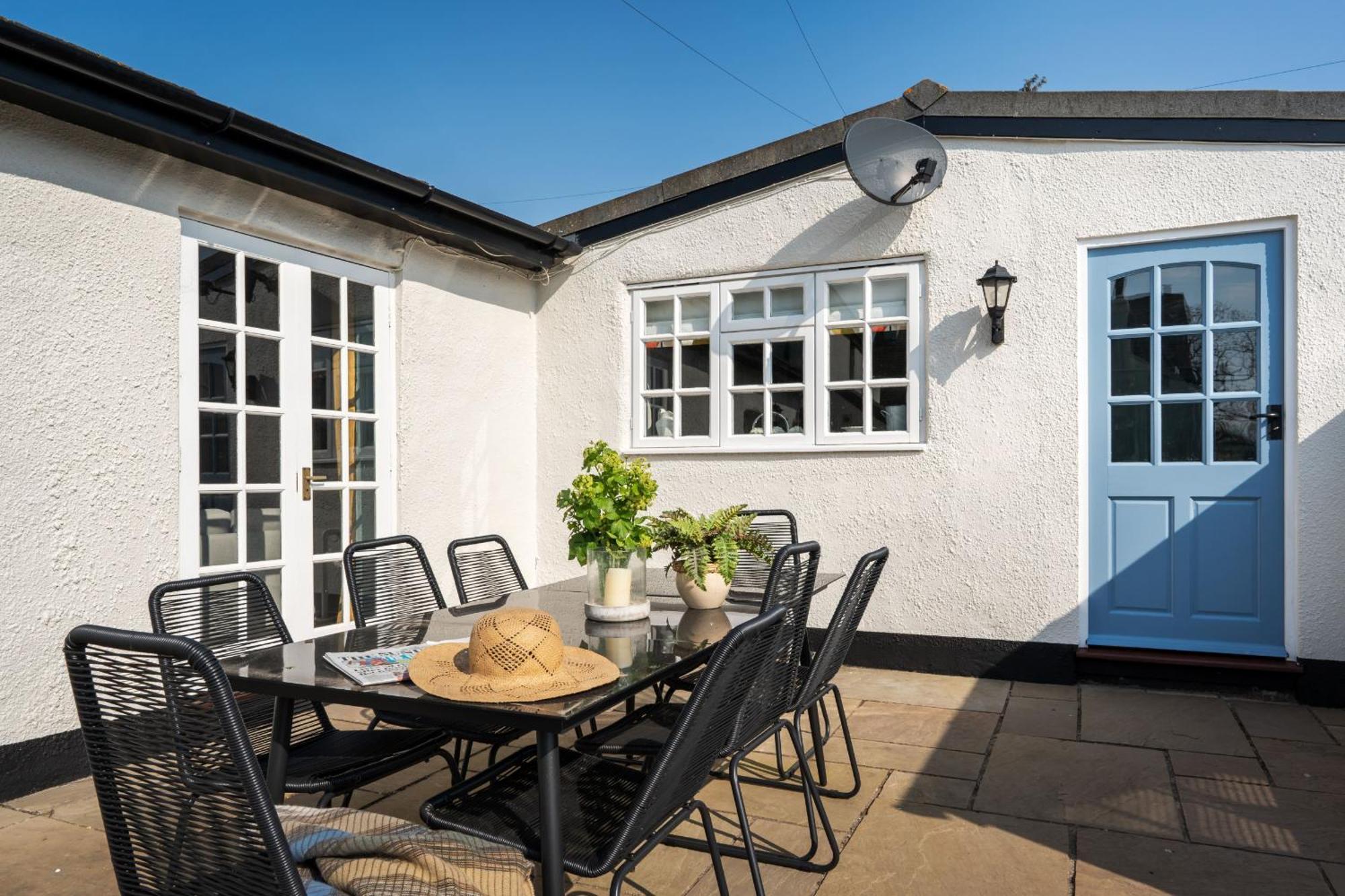 The - Characterful, Coastal Family With New Hot Tub Dawlish