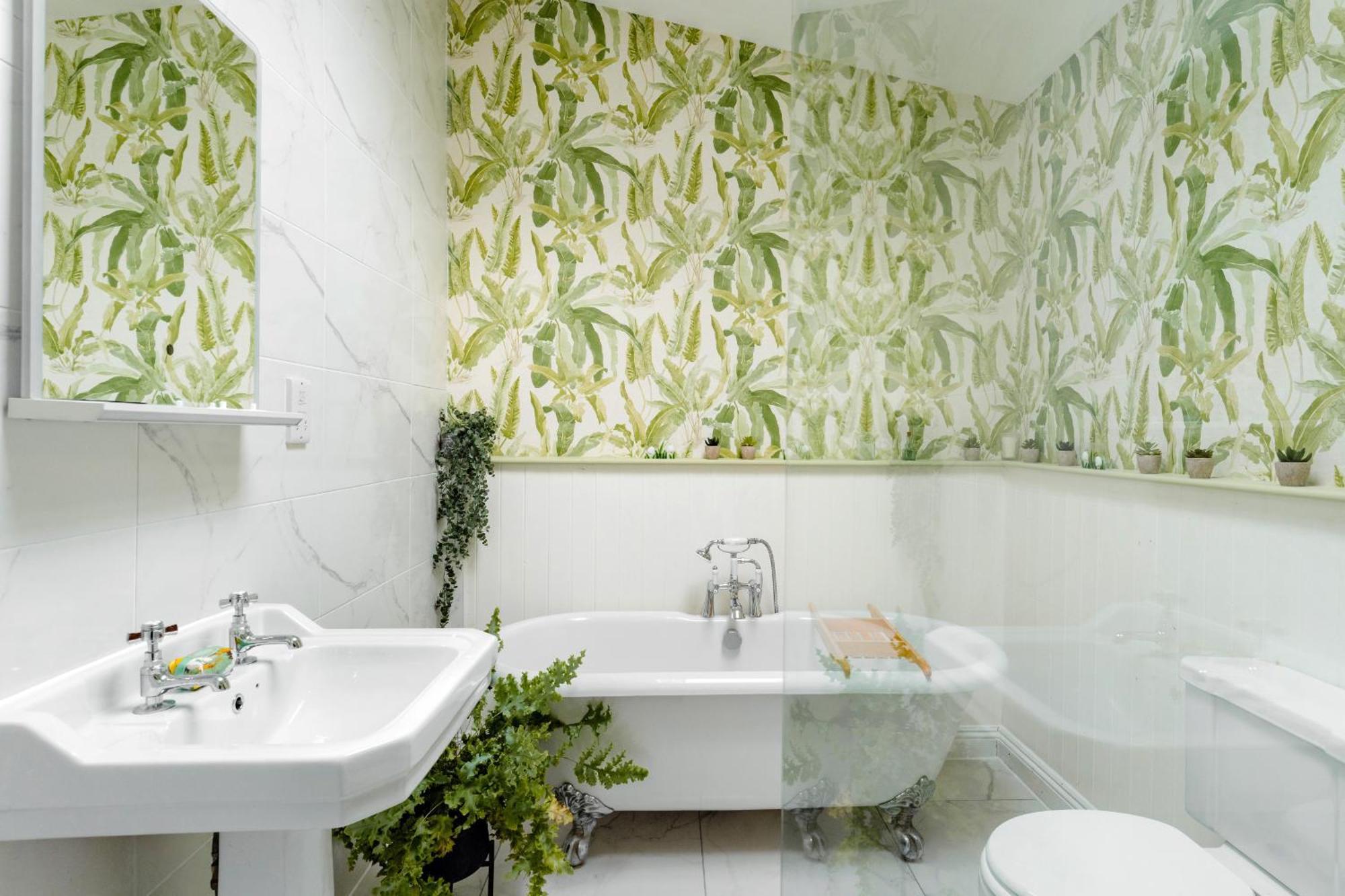 Holiday home The - Characterful, Coastal Family With New Hot Tub